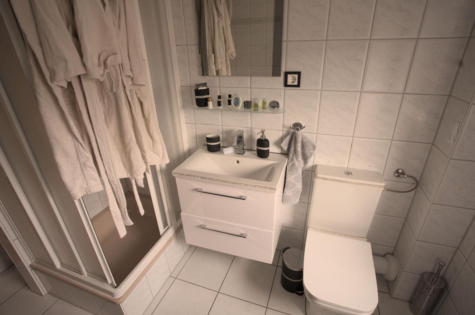 Zum Kaeutzchen 120Qm Ferienhaus 8 Personen 4 Schlafzimmer Nossentiner Huette Eksteriør bilde